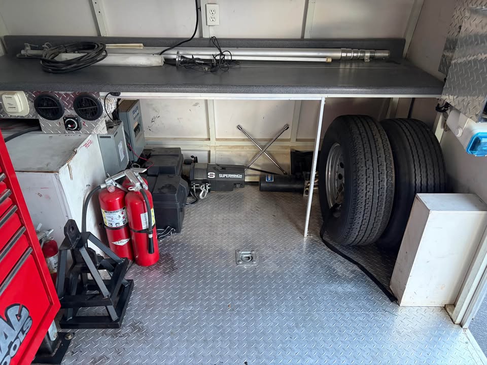 2003 32 ft enclosed off-road race trailer, generator and AC, photo 13