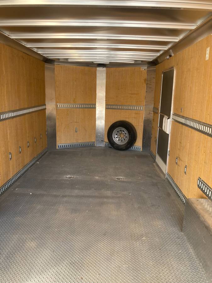 2014 Featherlite 24 Ft Enclosed Trailer, photo 9