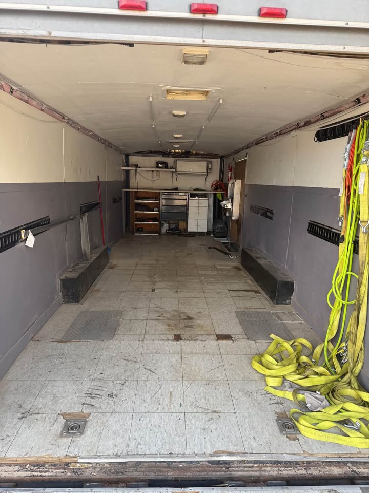 24ft Car Hauler Enclosed Trailer, photo 4