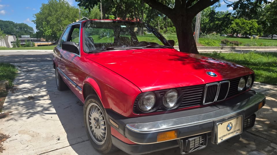 1987 BMW 325, runs and drives, needs ball joints and tires, photo 2