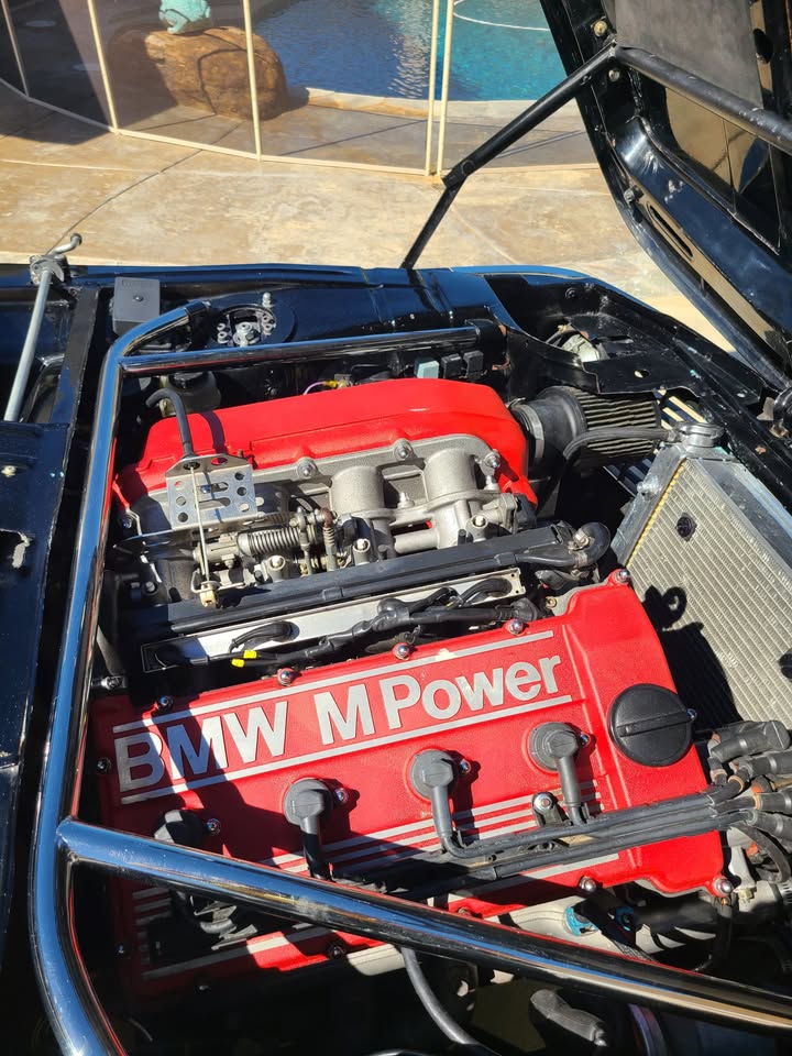 1975 BMW 2002 restomod with S14 (E30 M3) engine, 5-speed, photo 17