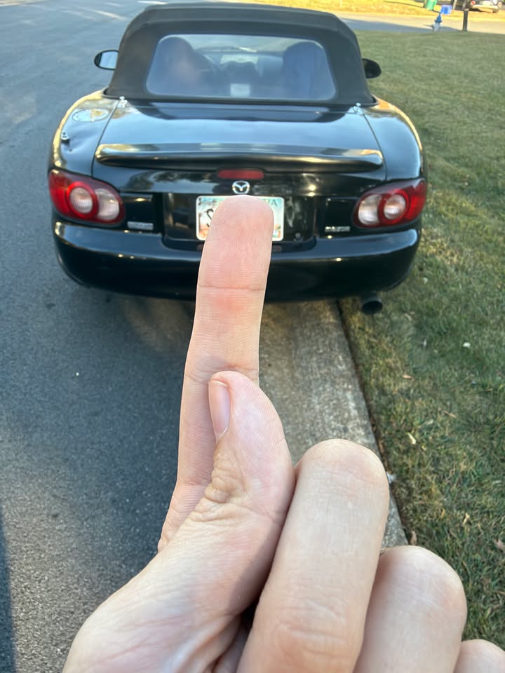 2001 Mazda Miata convertible, 5-speed manual, runs and drives, photo 3