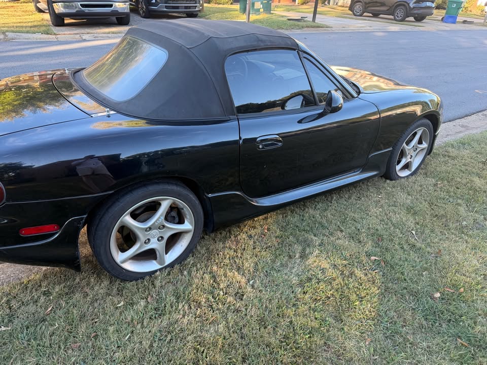 2001 Mazda Miata convertible, 5-speed manual, runs and drives, photo 4