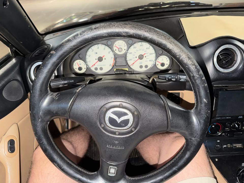 2001 Mazda Miata convertible, 5-speed manual, runs and drives, photo 8