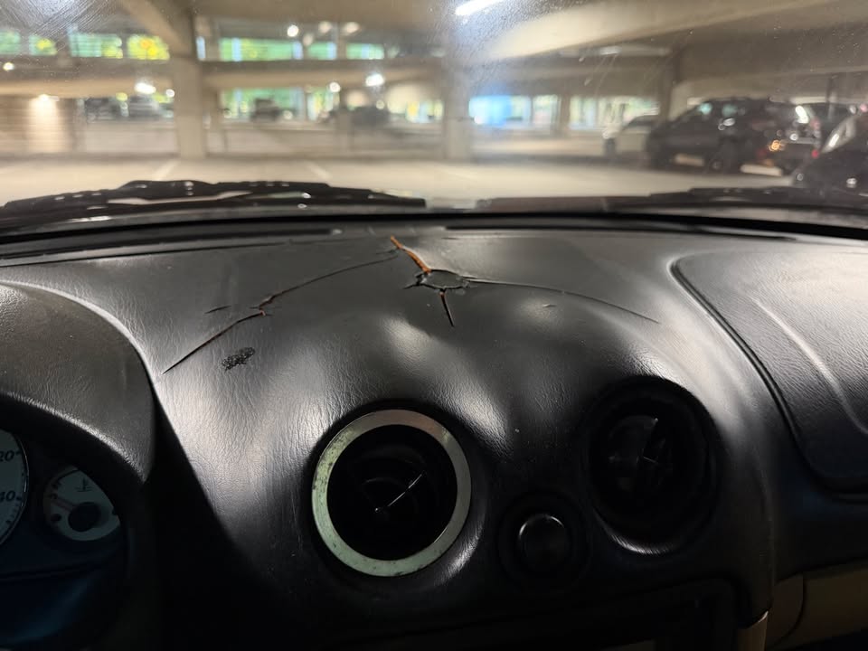 2001 Mazda Miata convertible, 5-speed manual, runs and drives, photo 9