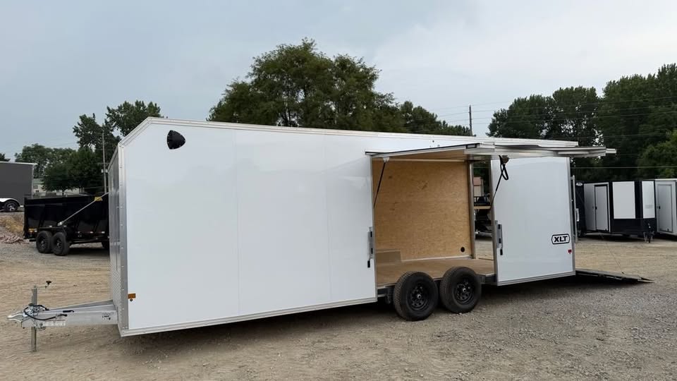 2027 EZ Hauler XLT 8.5x24 aluminum enclosed race trailer, photo 3