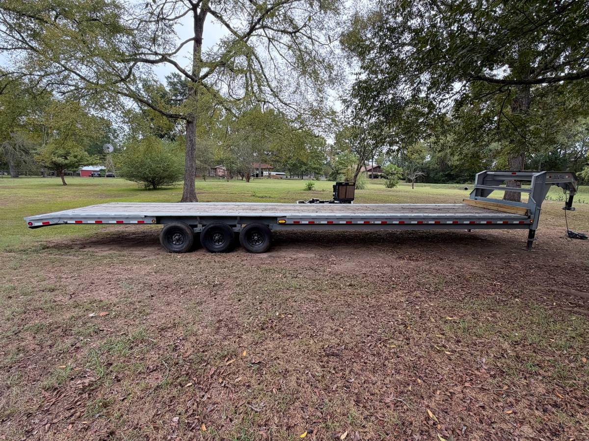 2023 Load Trail 40’ car / equipment hauler, photo 2