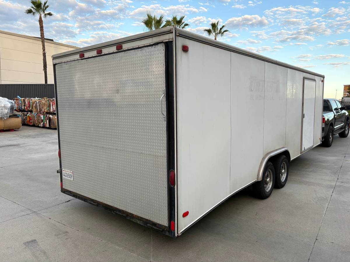 2005 Carson racer enclosed trailer rated for 10,000 pounds 24 x 8 insi, photo 2