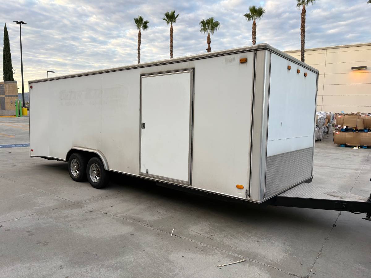 2005 Carson racer enclosed trailer rated for 10,000 pounds 24 x 8 insi, photo 4