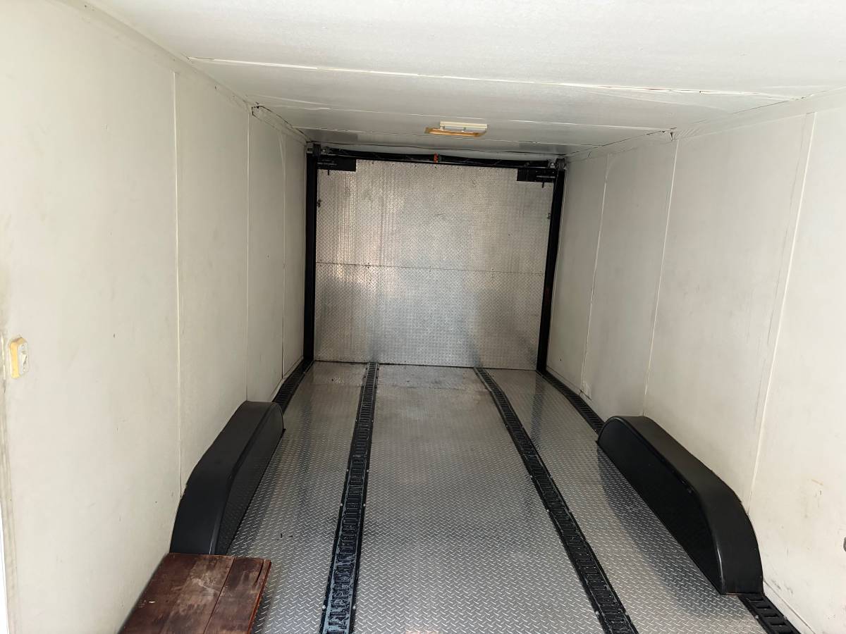 2005 Carson racer enclosed trailer rated for 10,000 pounds 24 x 8 insi, photo 6