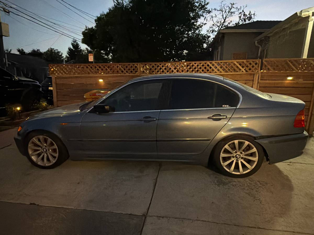 2003 BMW 330i Sedan, 5-speed, clean title, photo 3
