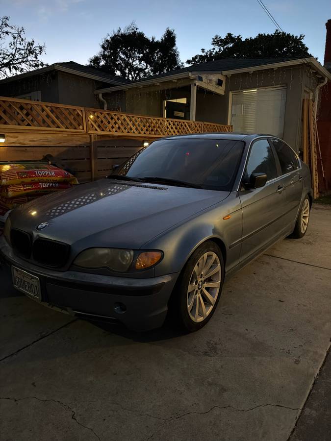 2003 BMW 330i Sedan, 5-speed, clean title, photo 4