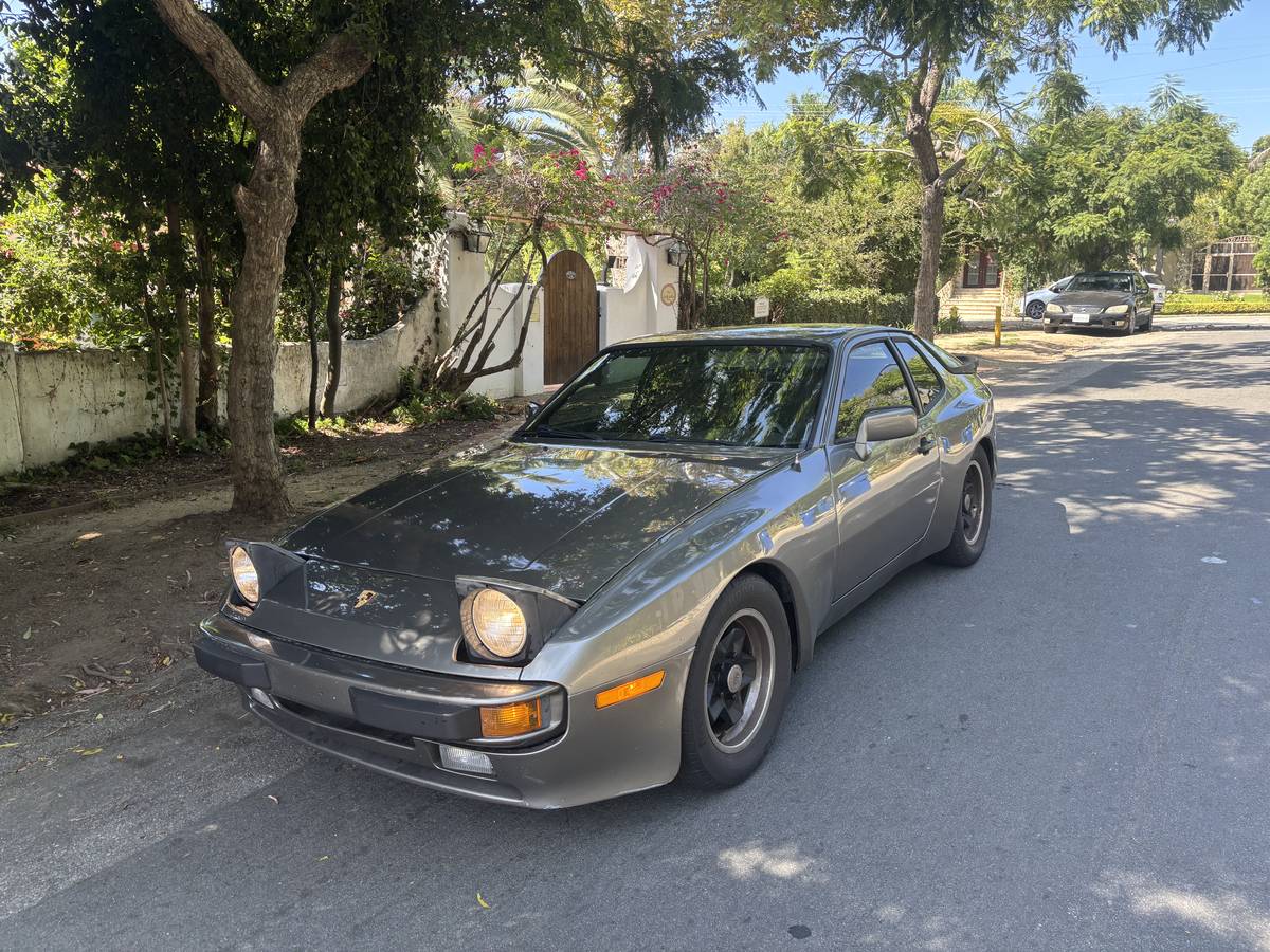 1984 Porsche 944, photo 3