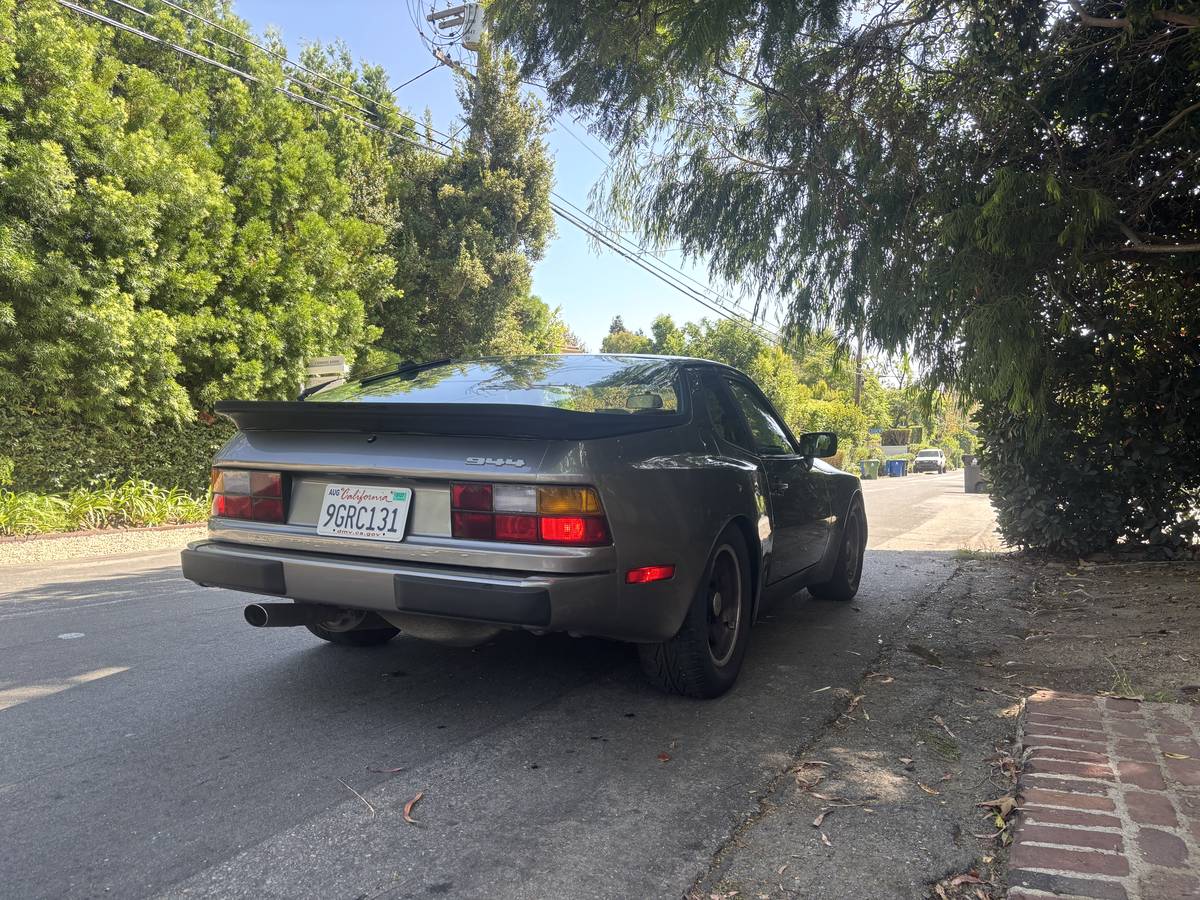 1984 Porsche 944, photo 4