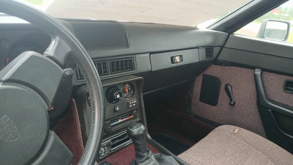 1988 Porsche 924 S, 5-speed, original miles, ready to drive, photo 5