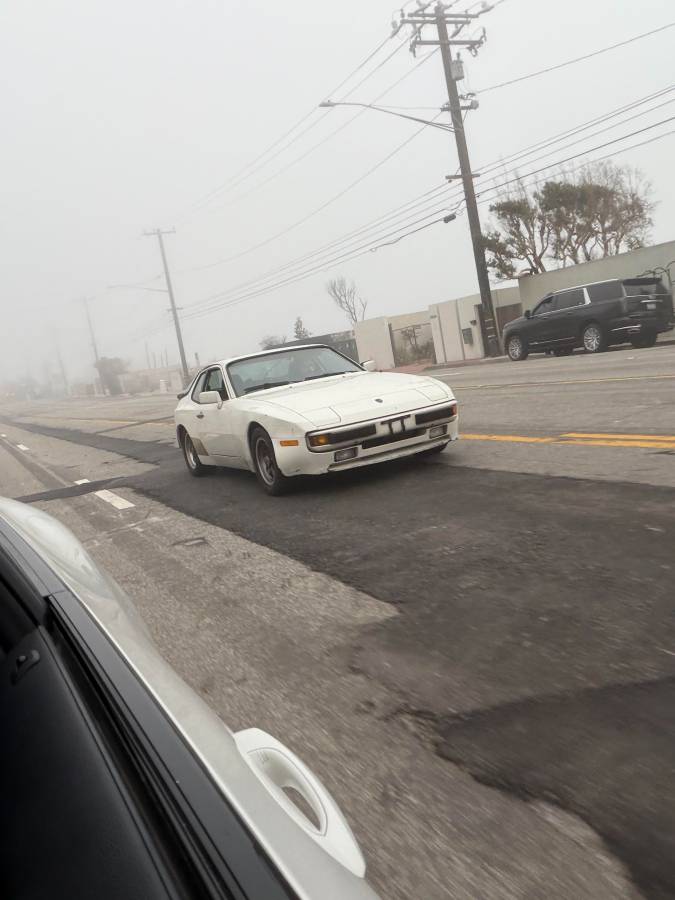 1985 Porsche 944, photo 3