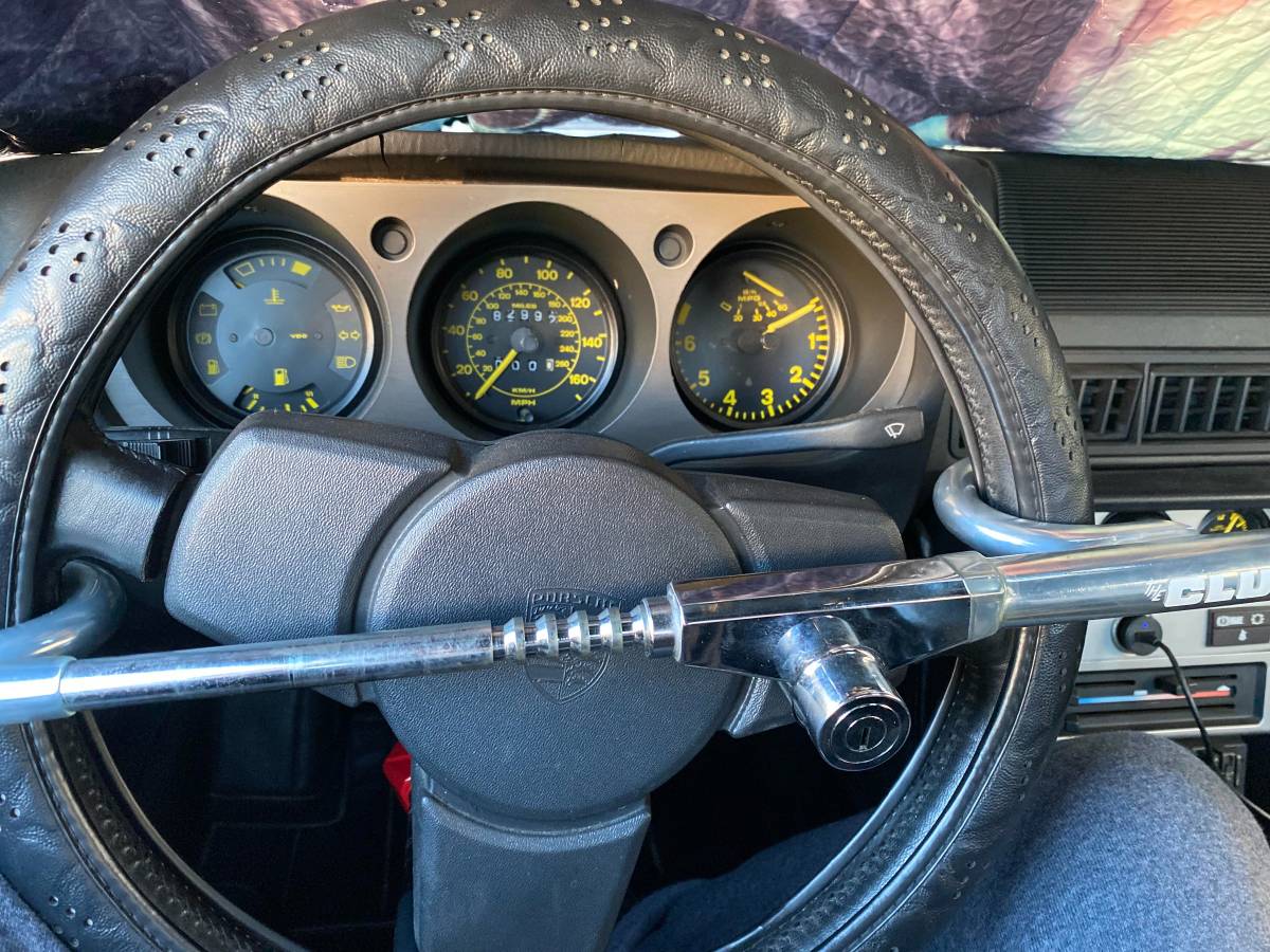 1985 Porsche 944, photo 6