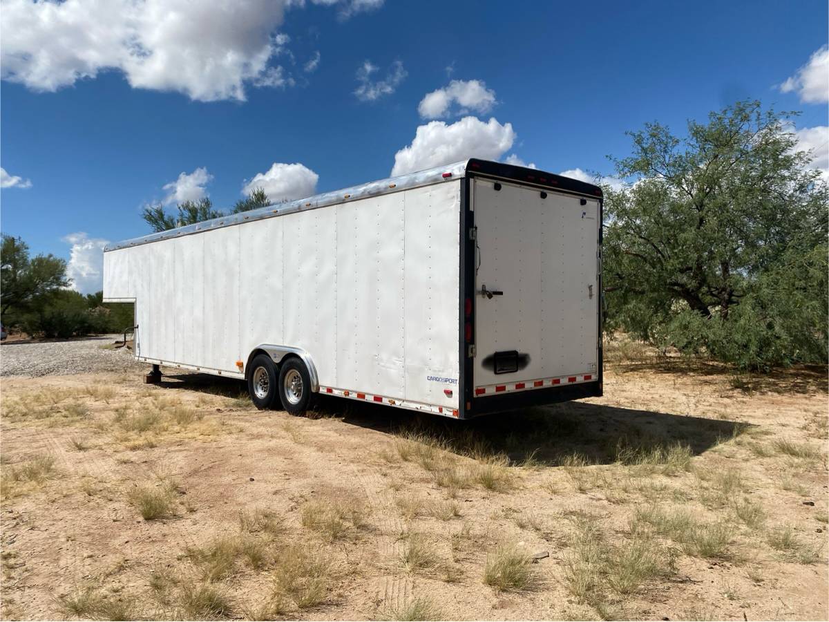 36’ enclosed gooseneck trailer, photo 3