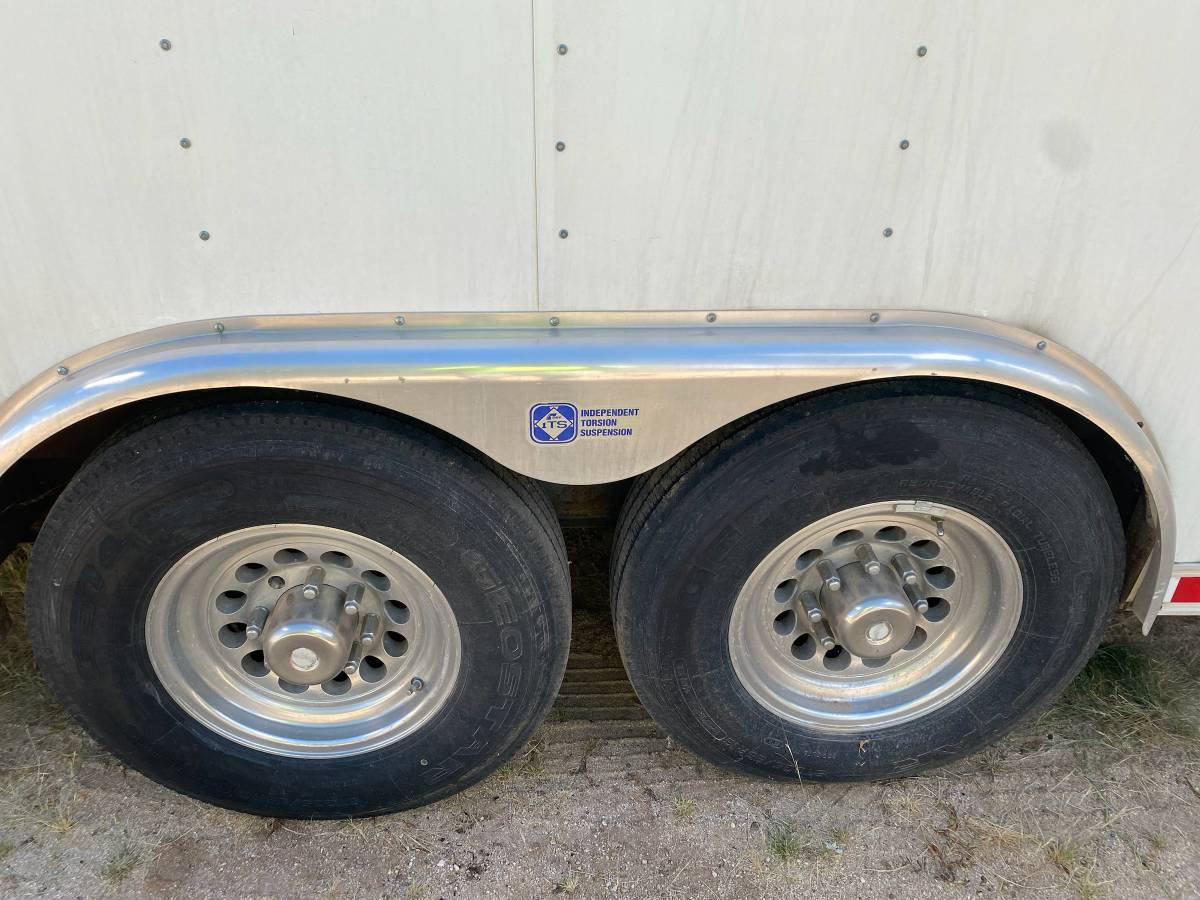 36’ enclosed gooseneck trailer, photo 5