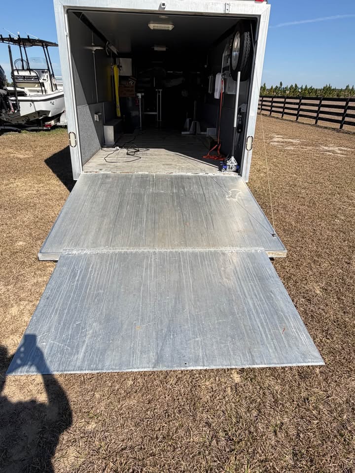 Perfect condition 1993 Motorsport 35’ All Aluminum Race Trailer, photo 5