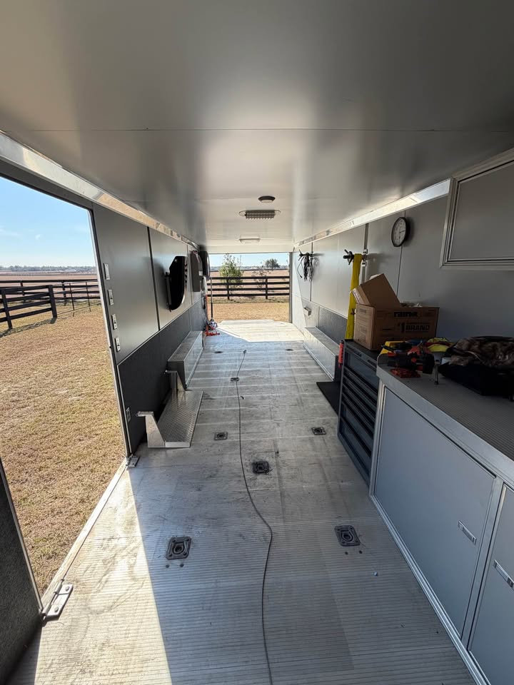Perfect condition 1993 Motorsport 35’ All Aluminum Race Trailer, photo 8