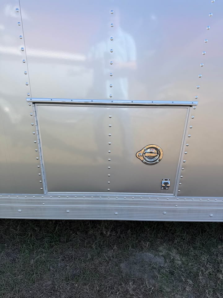 Perfect condition 1993 Motorsport 35’ All Aluminum Race Trailer, photo 9