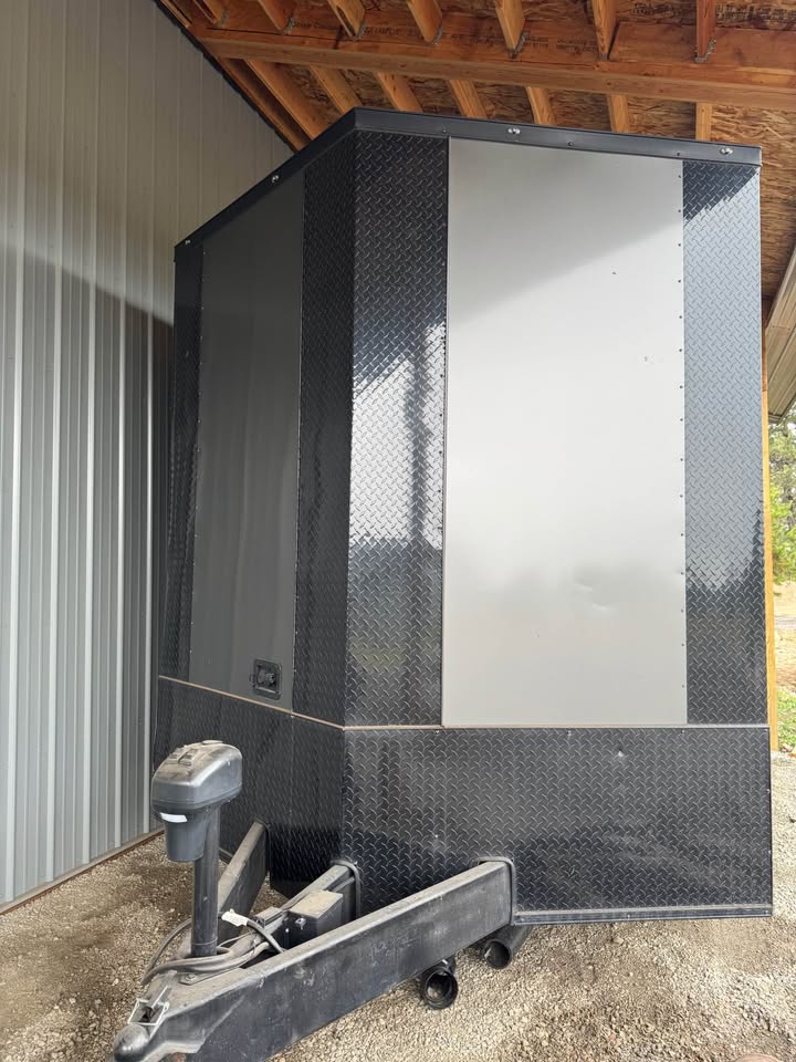 2024 enclosed trailer, photo 2