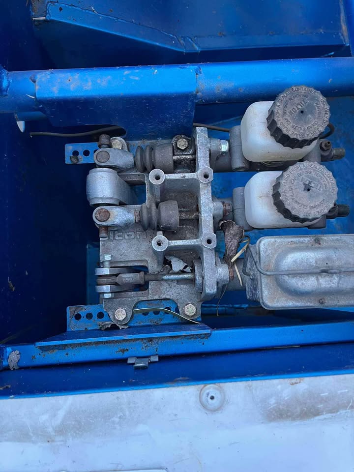Pro stock dirt car with two 355 engines, photo 5