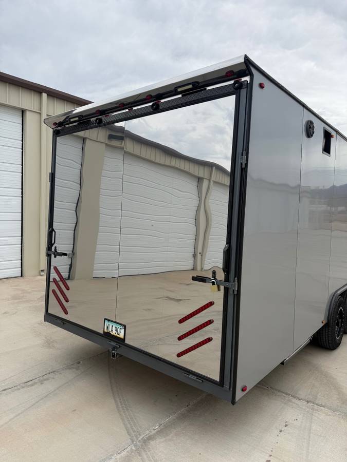 26' Universal Enclosed Race Trailer, photo 2