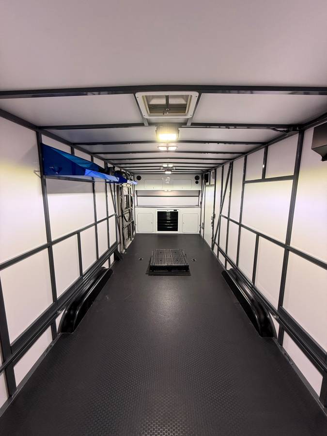 26' Universal Enclosed Race Trailer, photo 8