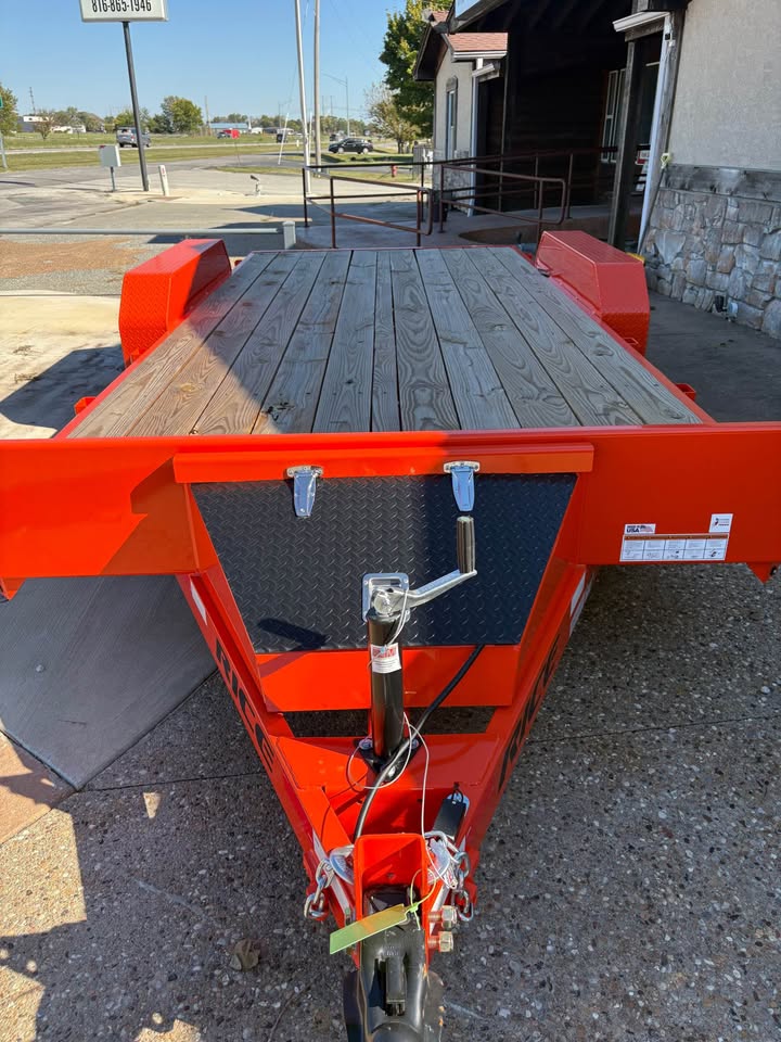 2026 Rice 82 in x 18 ft car hauler, 7K GVWR, photo 3