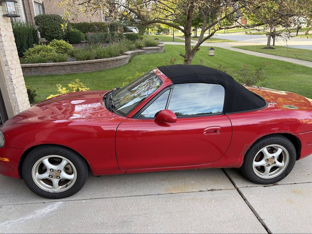 2003 Mazda Miata MX-5 Convertible — Manual, Clean Title, photo 2