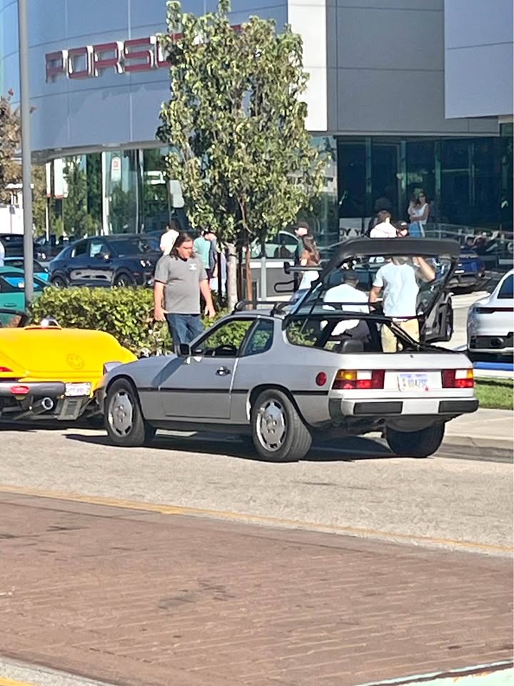 1987 Porsche 924S, runs great, heads and valves redone 2022
