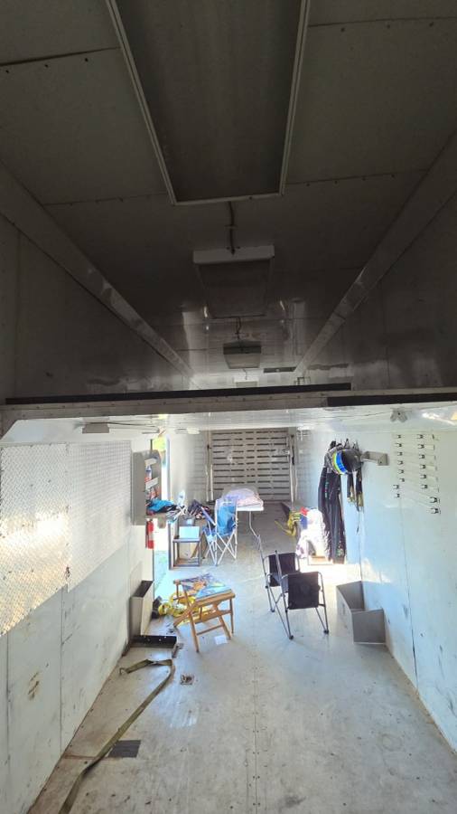 1993 Hanson 40ft enclosed car trailer, photo 5