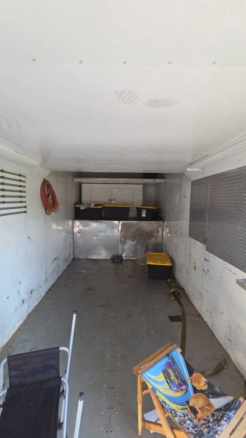 1993 Hanson 40ft enclosed car trailer, photo 6