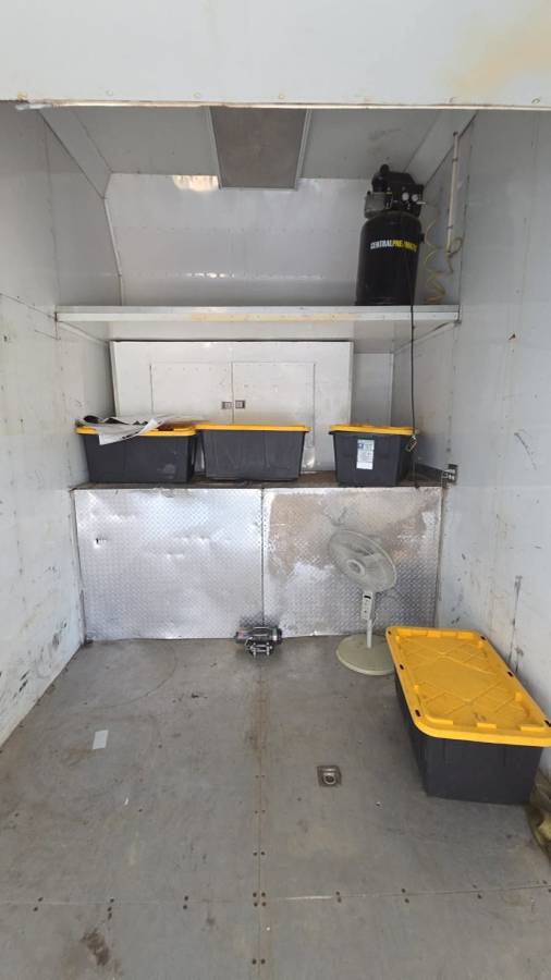 1993 Hanson 40ft enclosed car trailer, photo 7