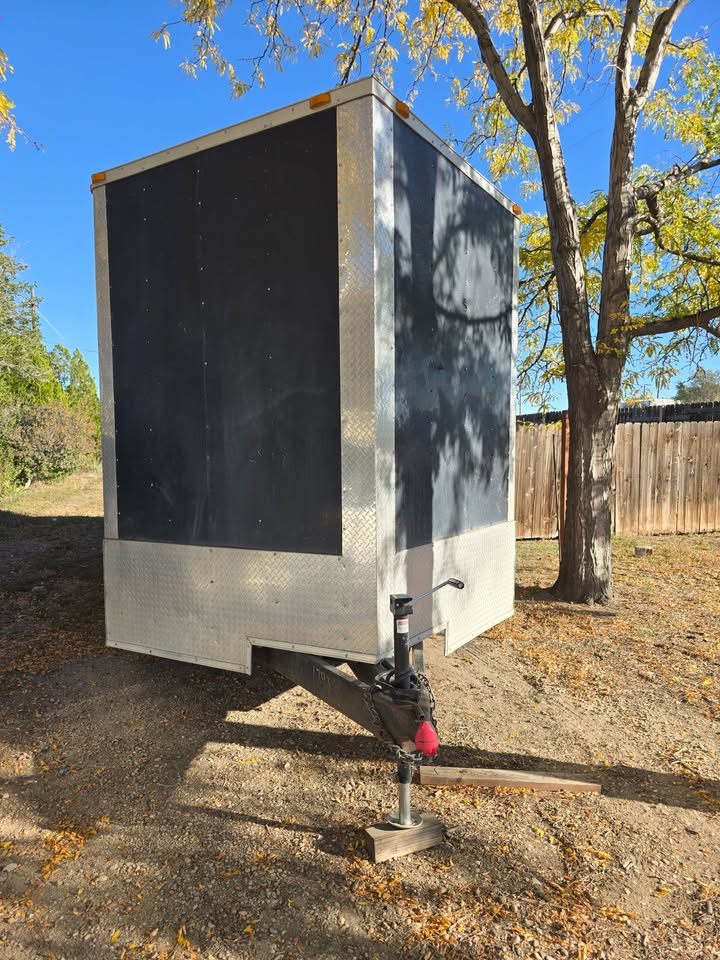 2018 dccs 34 ft enclosed trailer, photo 2