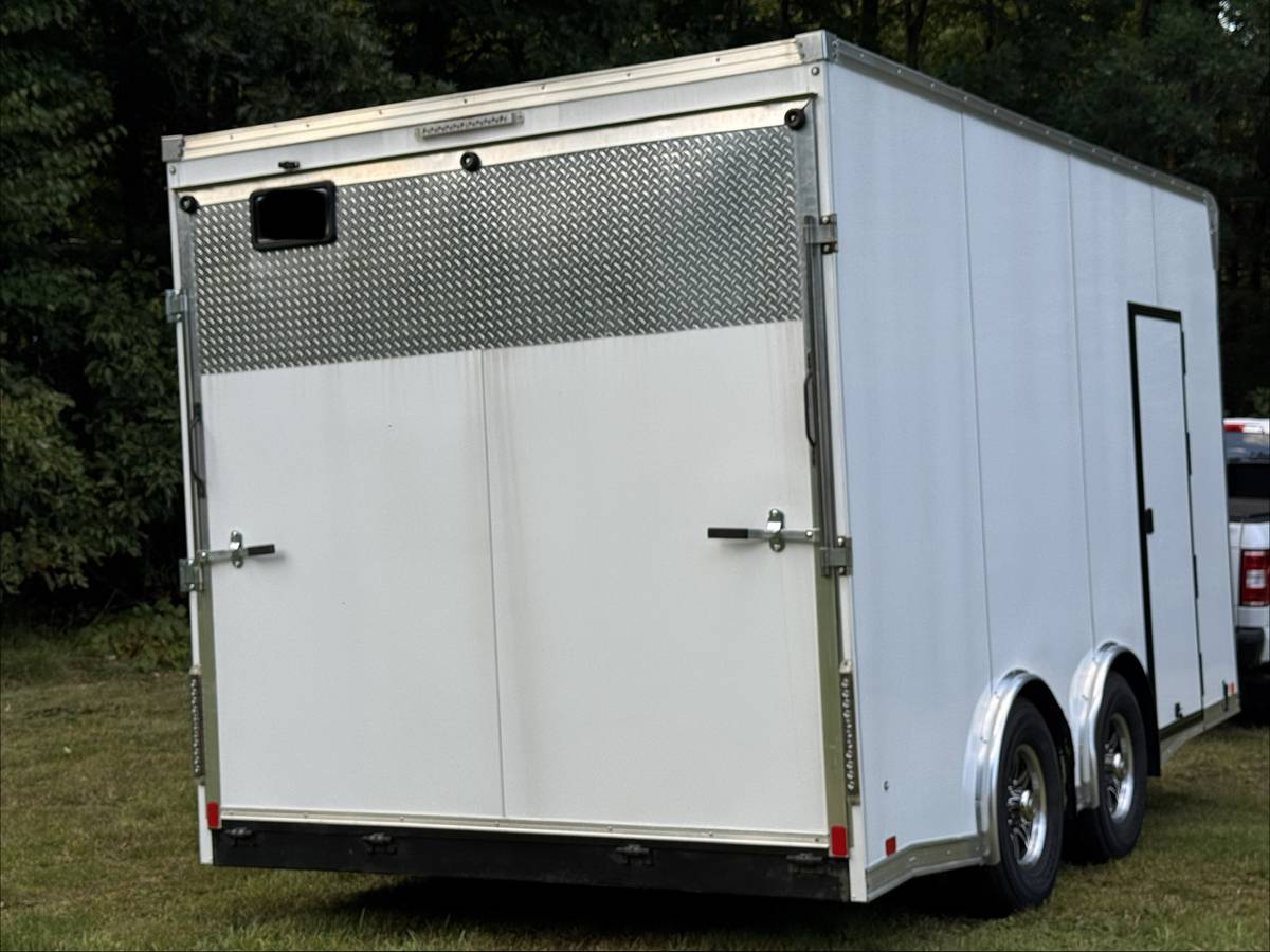 2022 United UXT Enclosed Cargo Trailer | 8.5’x16’, 5200lb Dexter Axles, photo 3