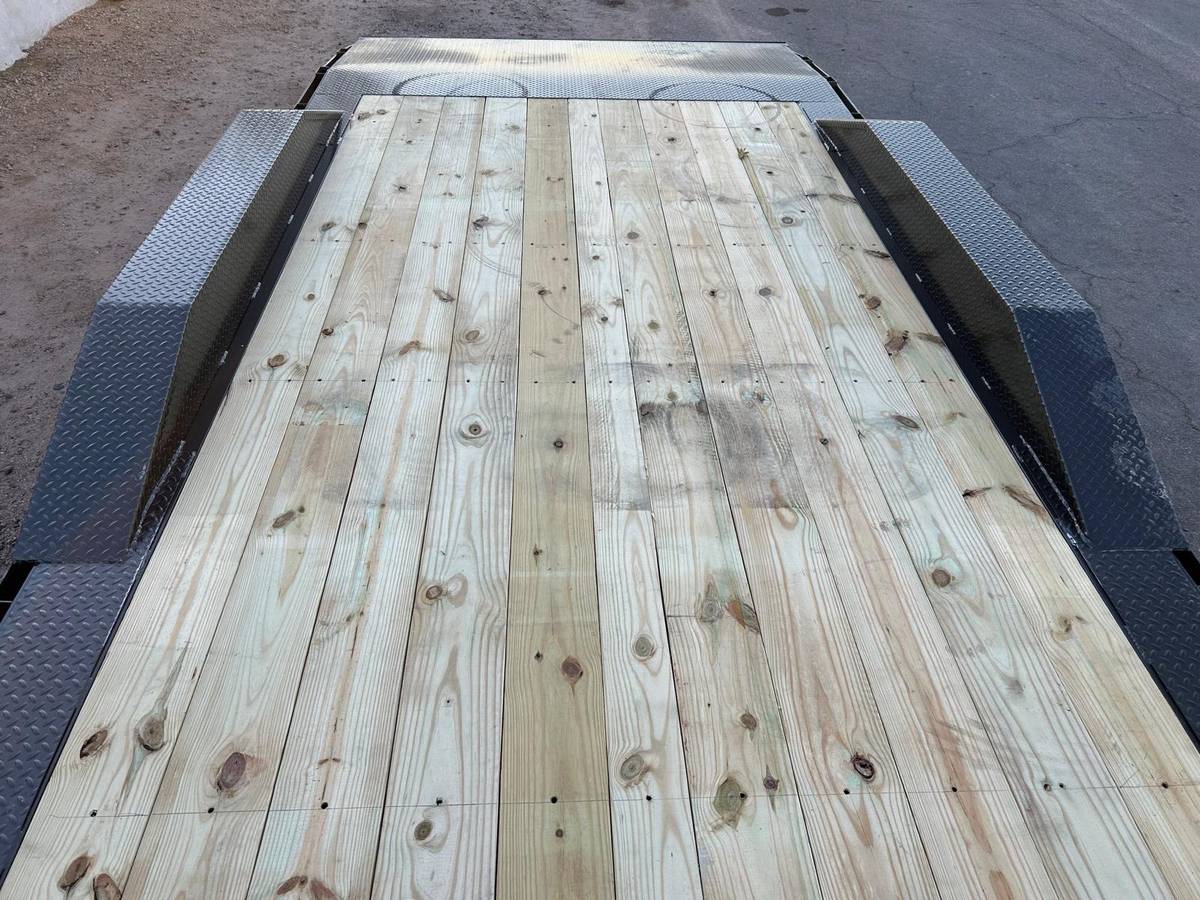 2026 gooseneck trailer equipment 102”x24’, photo 3
