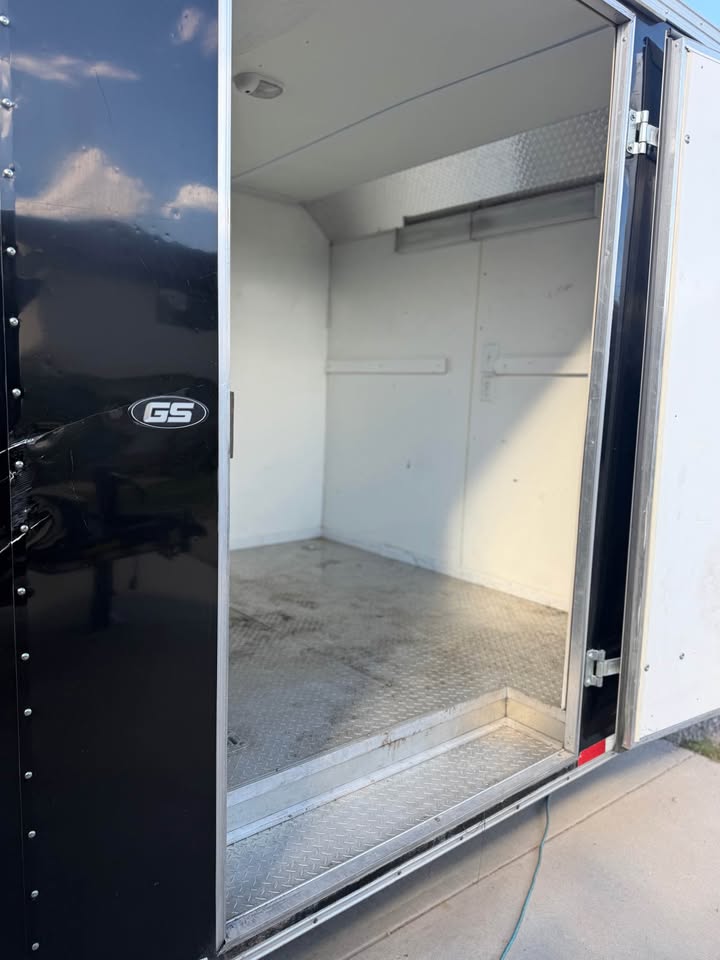 2010 pace 24’ (floor space) enclosed car hauler, photo 5