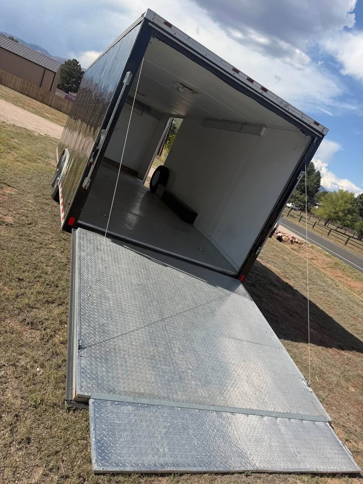 2010 pace 24’ (floor space) enclosed car hauler, photo 9